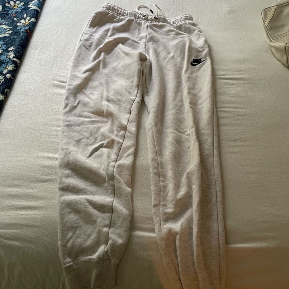 Nike women’s sweatpants xs